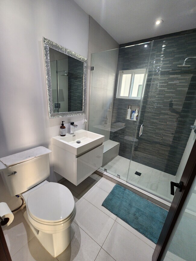 Bottom bathroom - 4440 Katherine Ave