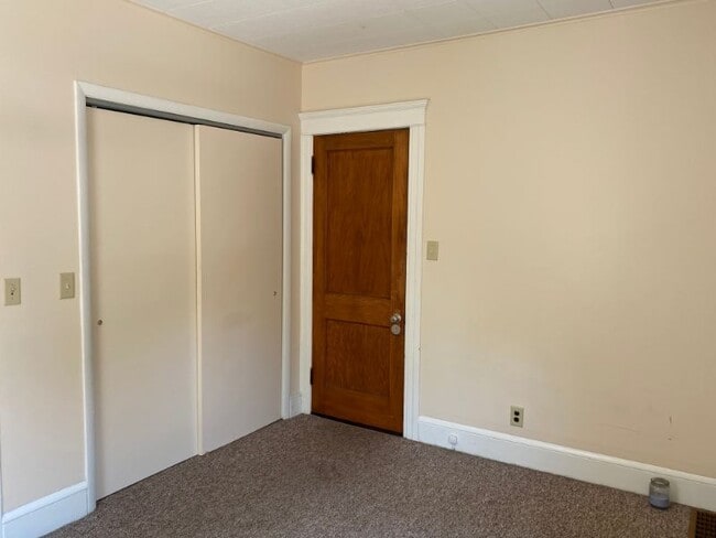 Building Photo - 214 N Bowen St