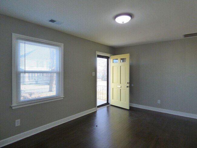 Building Photo - COMING SOON! Recently Renovated House near North Limestone! All Electric, Garage, Dogs Ok!