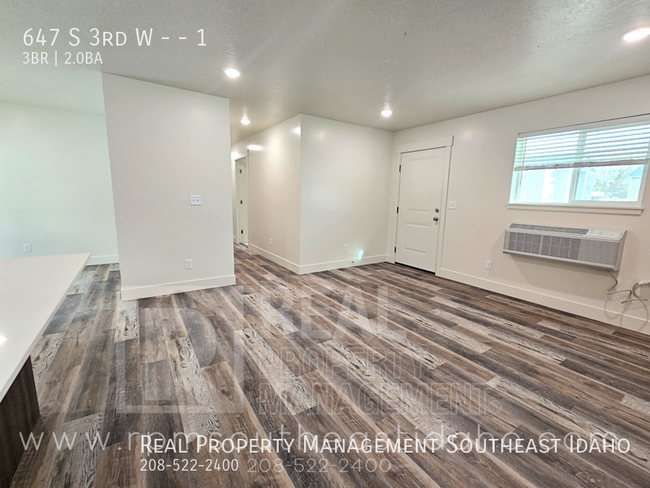 Building Photo - 647 S 3rd W