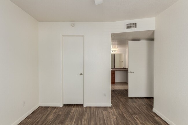 Building Photo - Bella Vita Condo-2 bed, 2 bath in Scottsdale