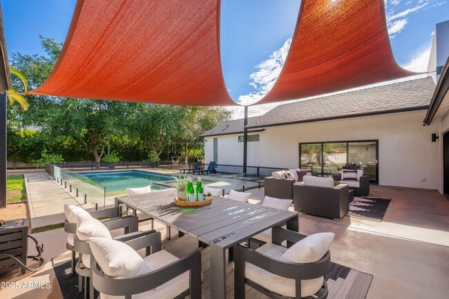 Building Photo - 4421 E Earll Dr