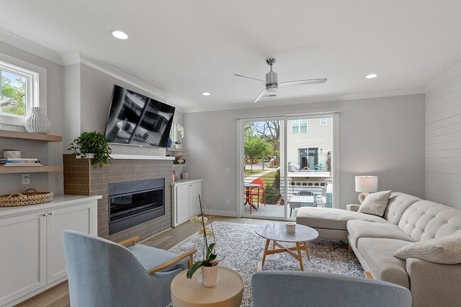 Building Photo - Stunning 3BD, 3.5BA Raleigh Townhome on a ...