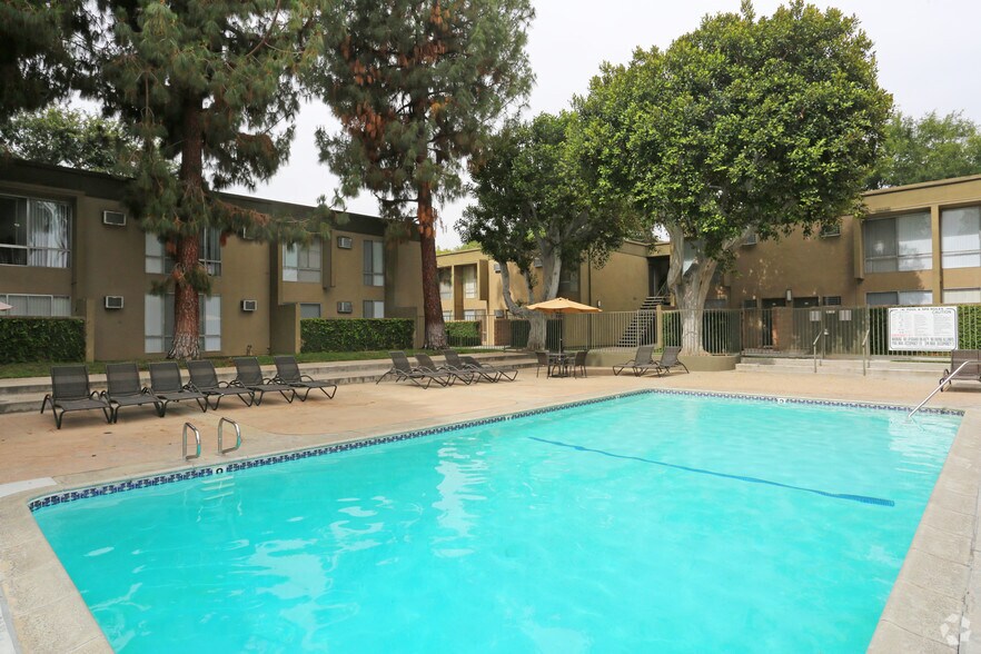 Concord Square Apartments Reseda, CA Apartment Finder