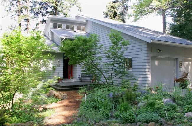 Building Photo - 3500 Fir Mountain Rd