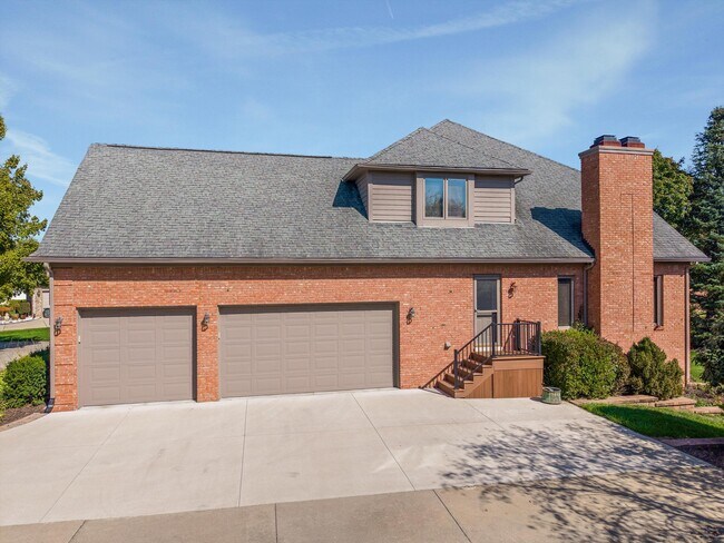 Building Photo - 7040 Royal Villa Ct