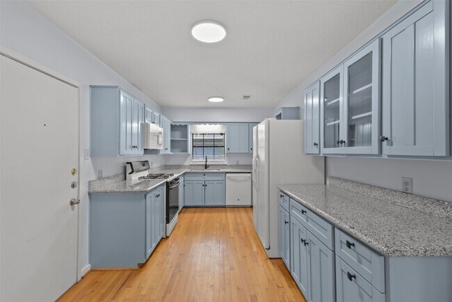 Building Photo - 950 Lamonte Ln