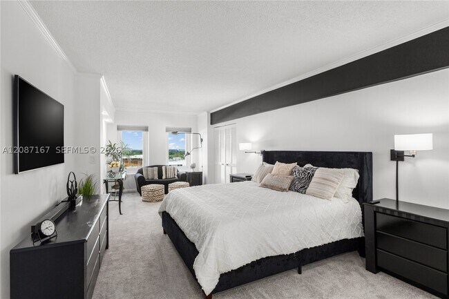 Building Photo - 2301 Collins Ave