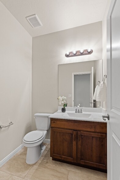 Building Photo - 140 W Center St