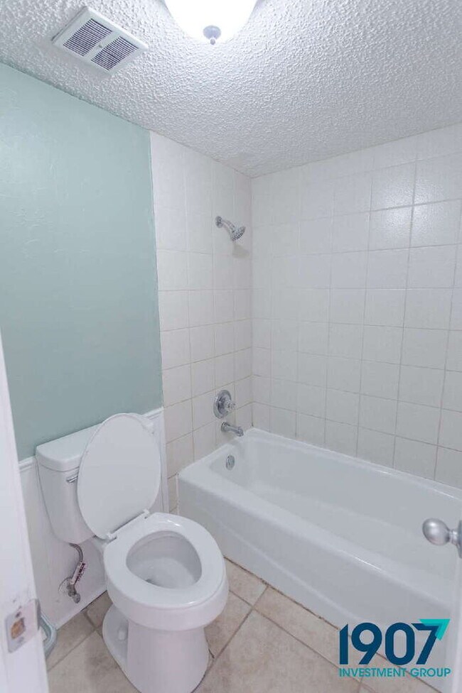 Building Photo - Spacious 4-Bedroom Home in Moore – Stylish Updates & Great Layout!