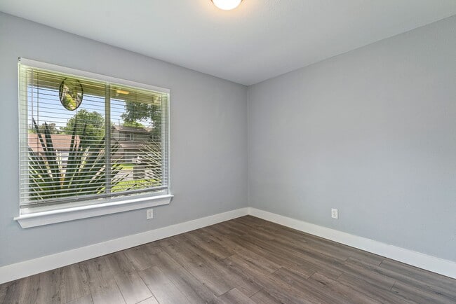 Building Photo - Beautiful 3 bedroom, 2 bathroom home in East Austin!!!