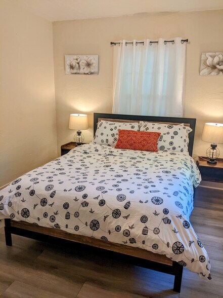 Bedroom 1 - 60 Foss St