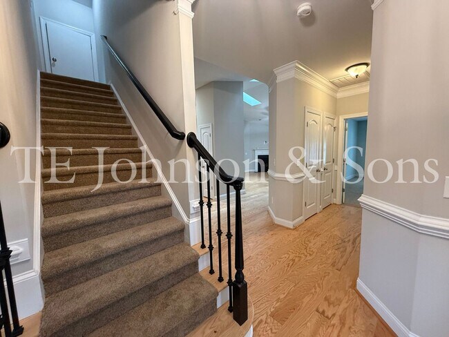Building Photo - Beautifully Appointed Home in Clemmons
