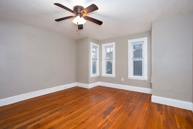 Building Photo - 117 Medford St