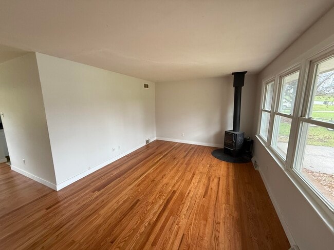 Building Photo - 211 Bourn Ave