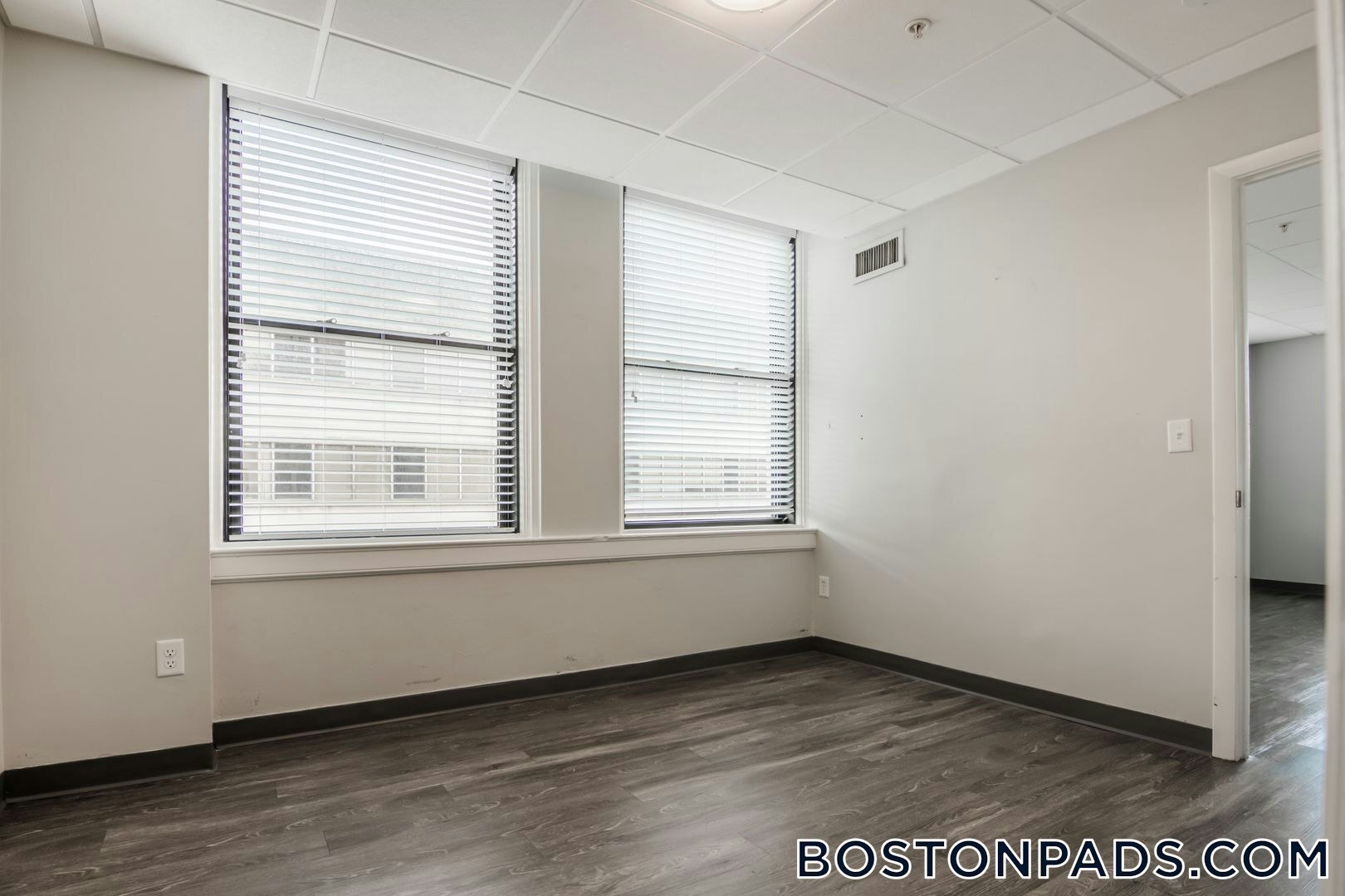 Building Photo - 507 Main St