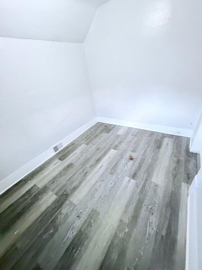 Building Photo - 3119 W 68th St