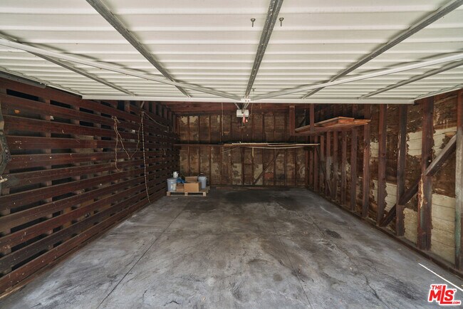 Building Photo - 1087 S Genesee Ave
