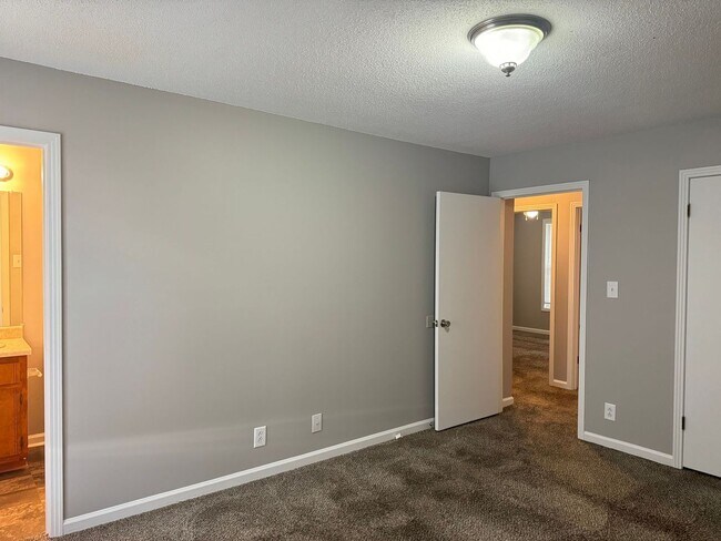 Building Photo - 104 Cornelia Ct