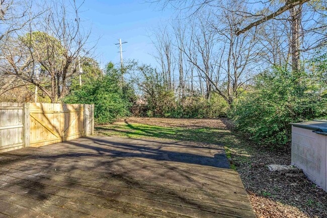 Building Photo - 672 Watson St