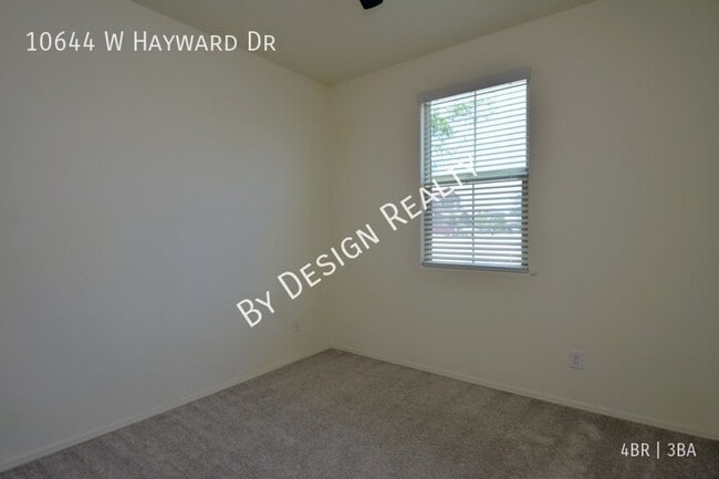 Building Photo - Like-New 4BR/3BA Corner Lot Home in Gladde...