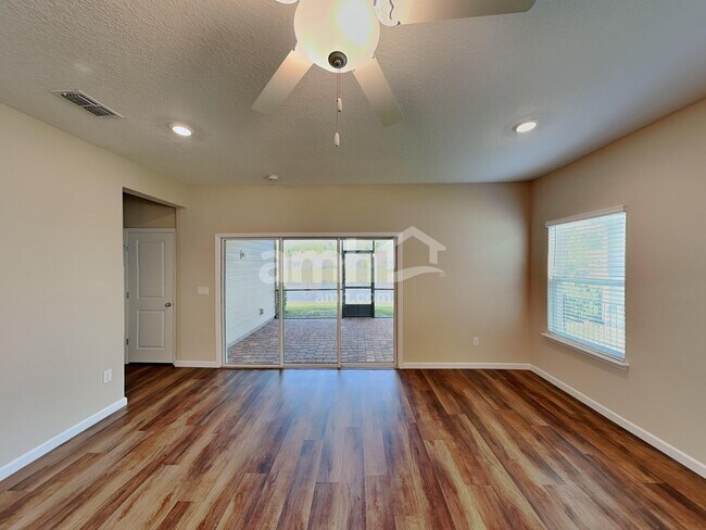 Building Photo - 70 Hemlock Point