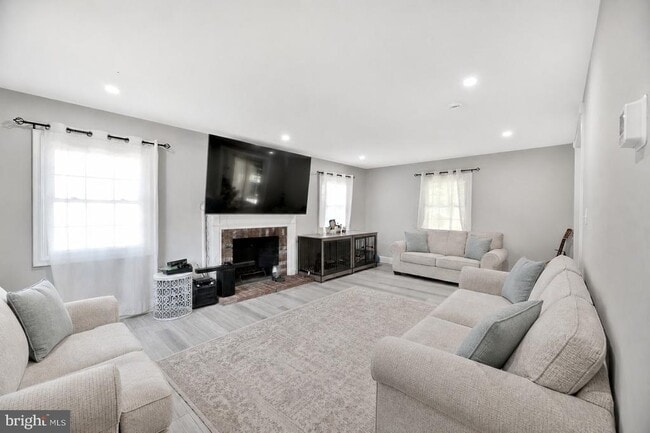 Building Photo - 8812 Churchfield Ln
