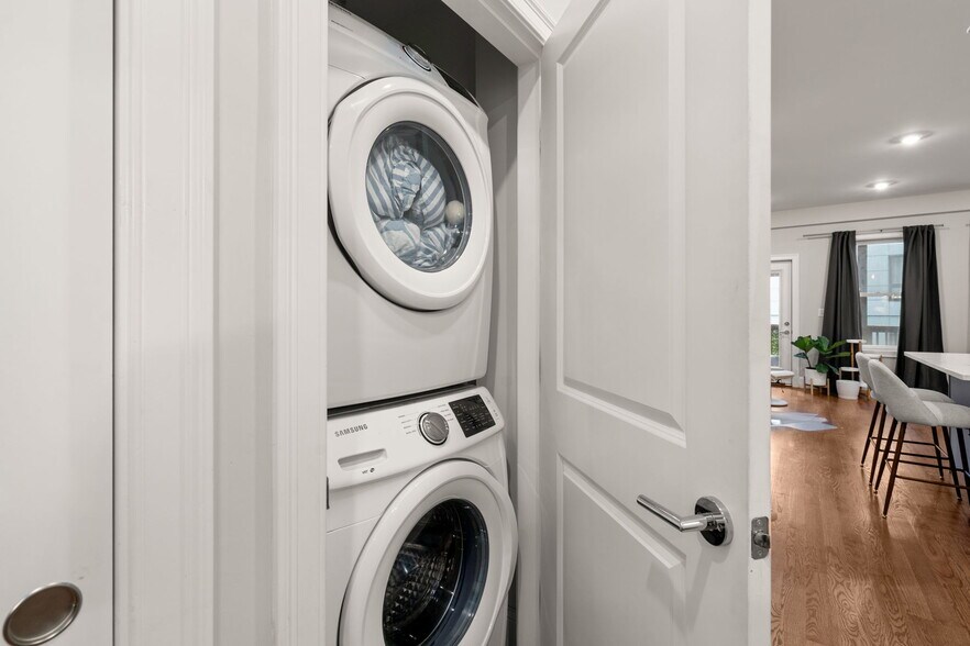 Building Photo - 338 Meridian St