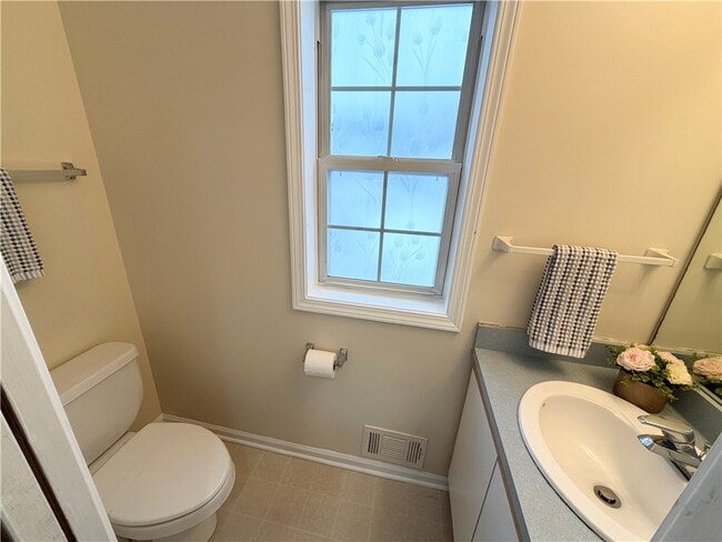 Building Photo - 60 Schilling Ln