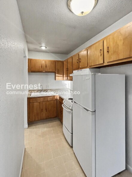 Building Photo - 1305 Burton Ct