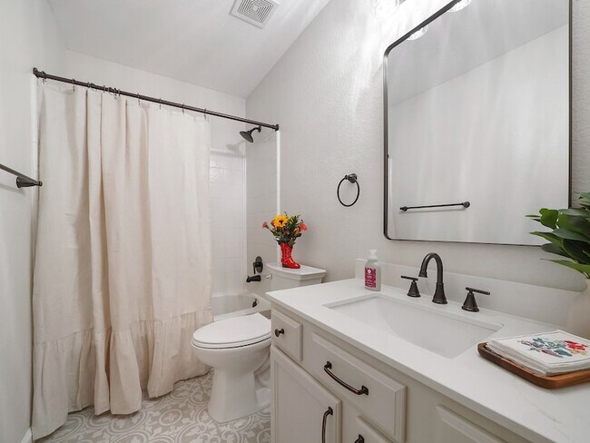 Building Photo - 3301 Clover Hill Ln