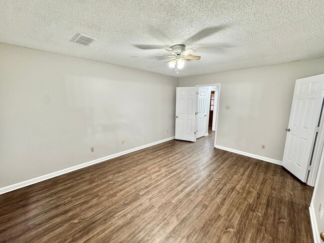 Building Photo - 7359 Peppermill Ln