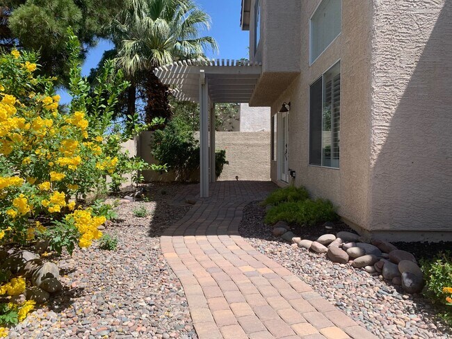 Building Photo - SHOWS LIKE A MODEL- IMMEDIATE MOVE-IN!!!