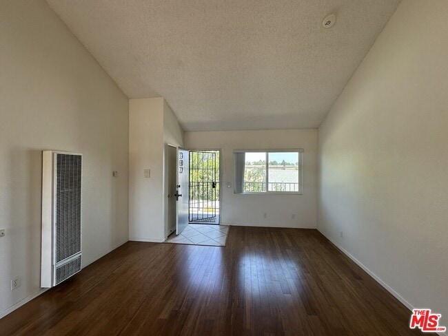 Building Photo - 1108 Termino Ave