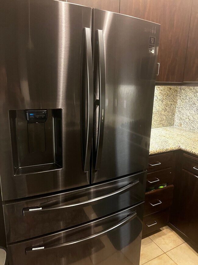 Building Photo - 1101 S Main St