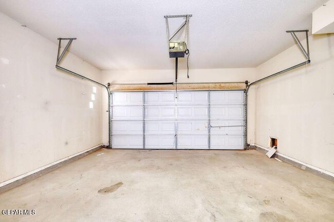 Building Photo - 3104 Tierra Paola Ln