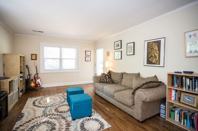 Building Photo - Cute and Quiet West Side Duplex!