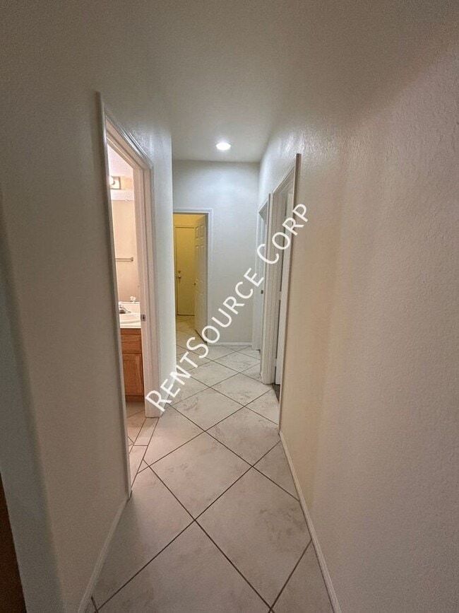Building Photo - 39821 Sunstar St