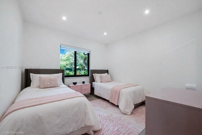 Building Photo - 17203 SW 78th Pl