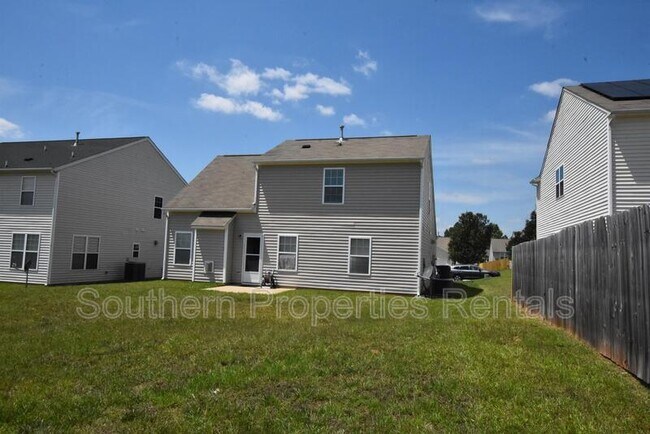 Building Photo - 233 Palace Green Ln