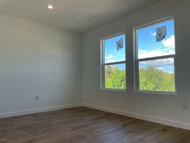Building Photo - 11648 Arminta St