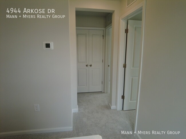 Building Photo - 4944 Arkose Dr