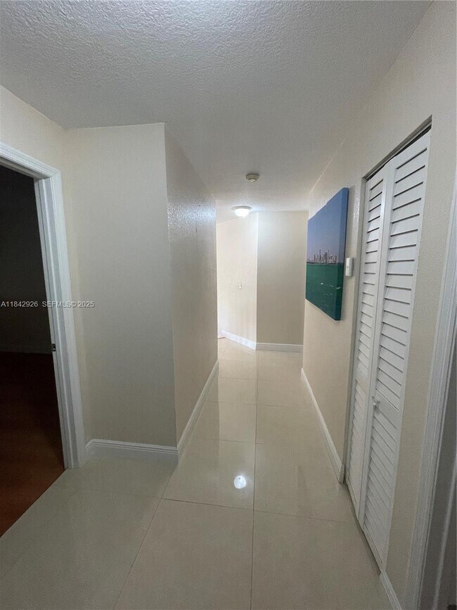 Building Photo - 10290 SW 139th Ct