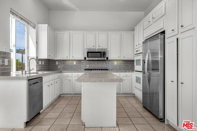 Building Photo - 16730 Calle De Catalina