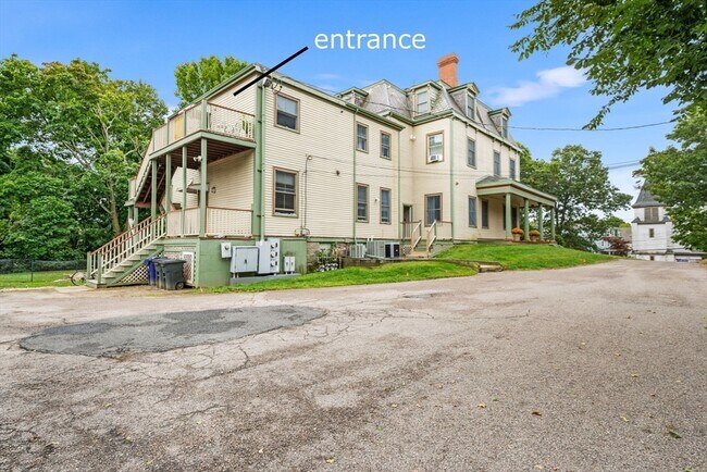 Building Photo - 49 Cedar St