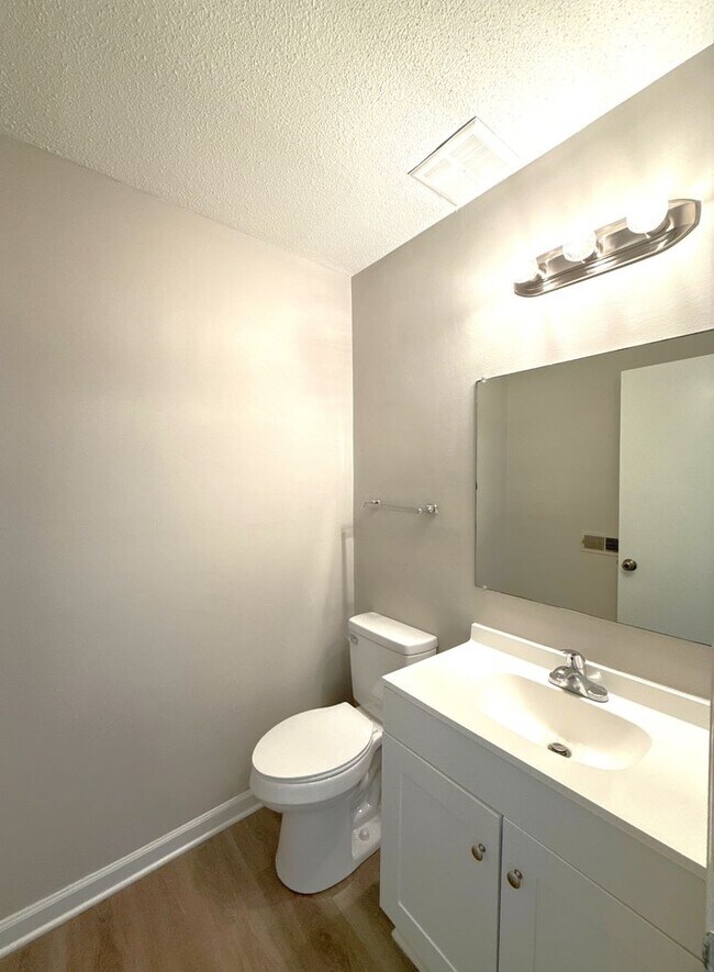 Building Photo - Carmel Chace