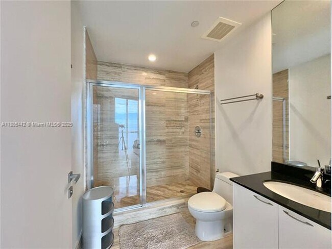 Building Photo - 15901 Collins Ave