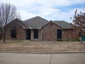 Building Photo - 316 Peachtree Ln