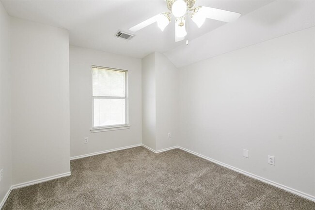 Building Photo - 112 Glade Bridge Ct