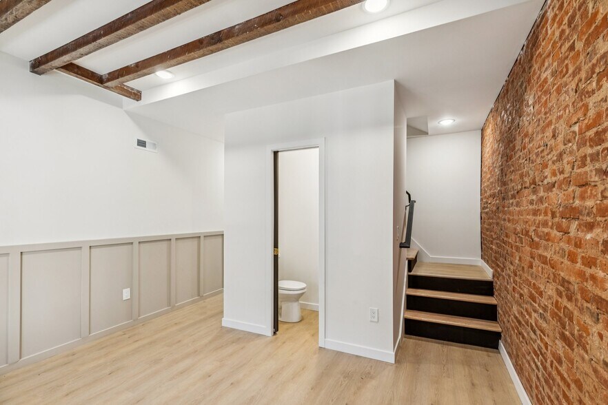 Living room - 1342 S Stanley St